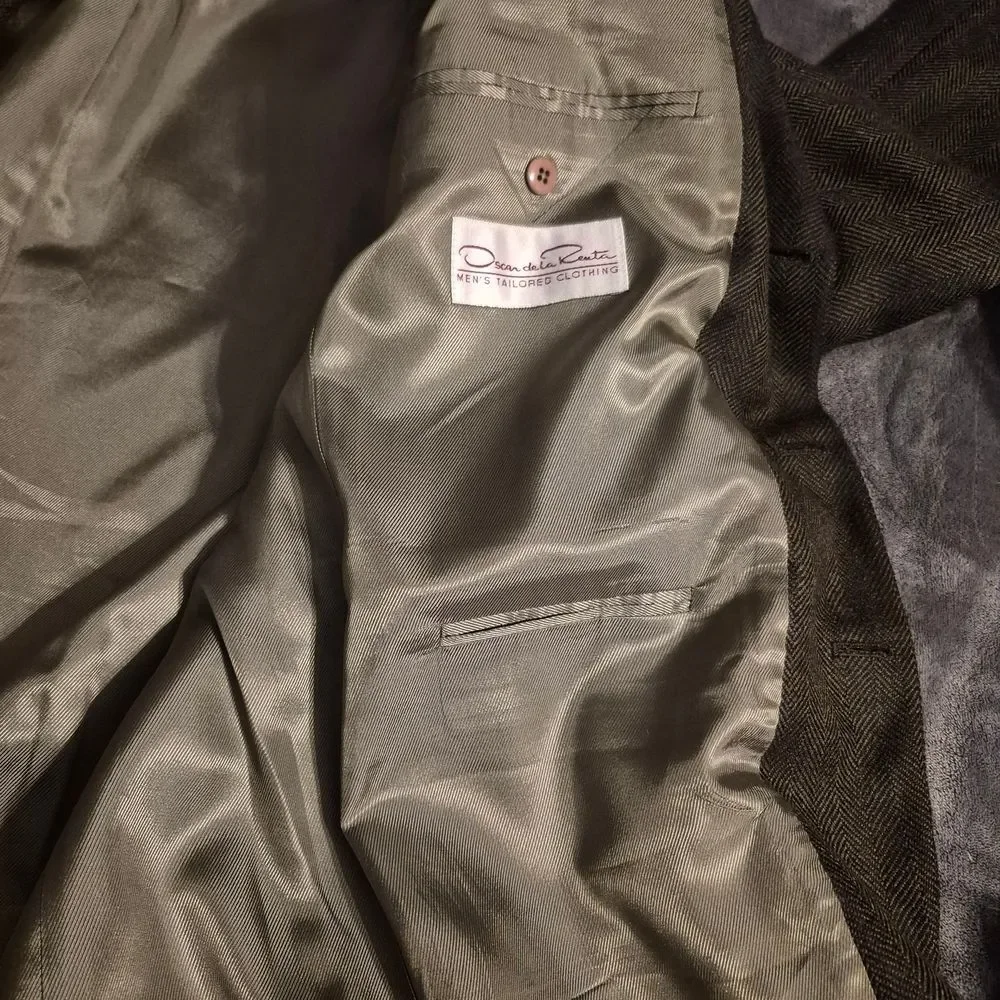 Timeless Elegance: Oscar De La Renta Olive Brown Men's Sportscoat, Size 44R
